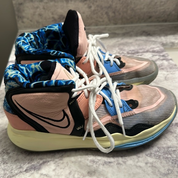 Nike Other - Kyrie Irving Infinity Valentine’s day Edition SIZE 6.5